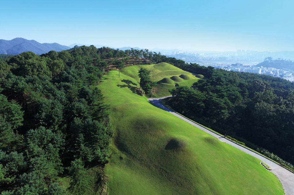 Baekje Historic Areas in Gongju
				(Gongsanseong Fortress, Tomb of King Muryeong and Royal Tombs)